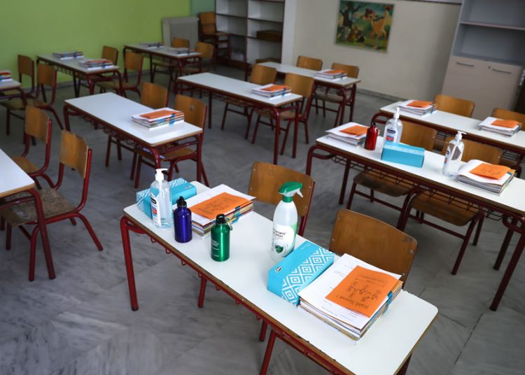 Στις 7 Δεκεμβρίου ανοίγουν δημοτικά, γυμνάσια και λύκεια; – Τα σχετικά σενάρια