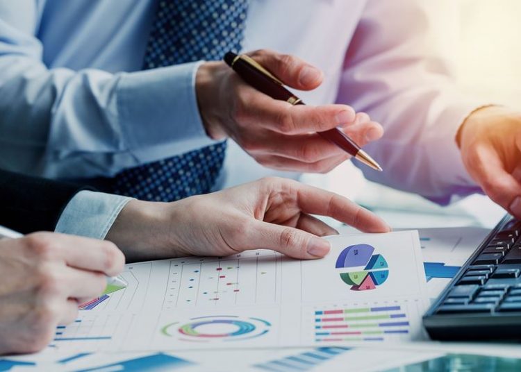 Mε “ρήτρα” μη απόλυσης η παράταση των δόσεων για τις κλειστές επιχειρήσεις