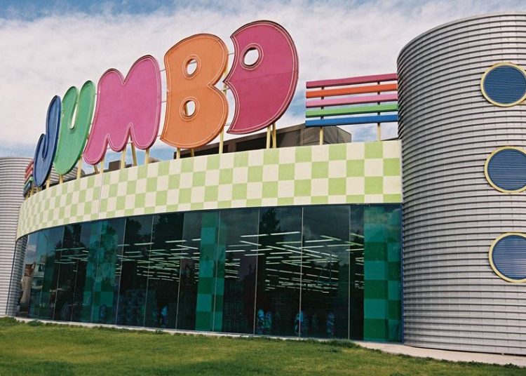 Στη θάλασσα 6.000 κοντέινερ της Jumbo