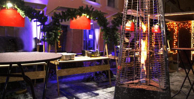 Βήματα για άνοιγμα της εστίασης: Εως 5.000 ευρώ για θερμαντικά σώματα εξωτερικού χώρου