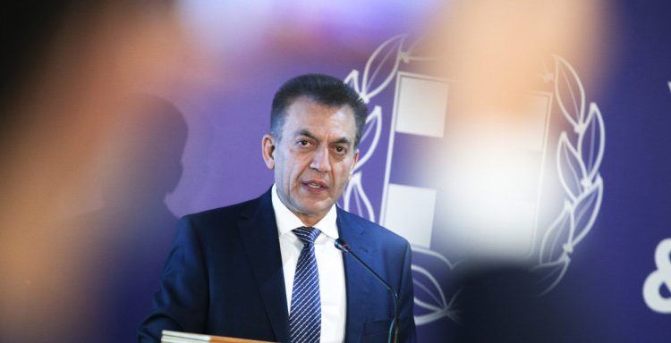 Βρούτσης: Τι ισχύει με το επίδομα των 800 ευρώ, το δώρο Χριστουγέννων και το επίδομα ανεργίας