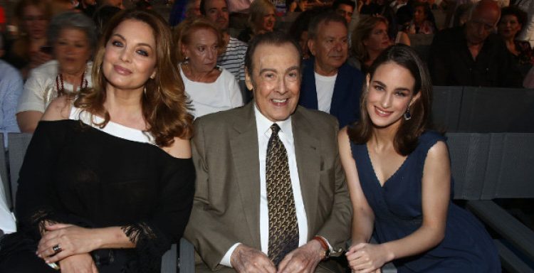 Αντζελα Γκερέκου, Τόλης Βοσκόπουλος -Οι φωτογραφίες από το στολισμένο σπίτι τους για τα Χριστούγεννα [εικόνες]