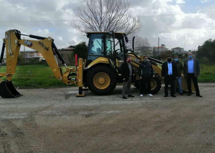 Δήμος Πύργου : Έγινε η παραλαβή του νέου εκσκαφέα-φορτωτή