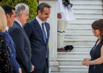 Εμβόλιο: Κοινό μήνυμα από Σακελλαροπούλου, Μητσοτάκη, πολιτικούς αρχηγούς -Θα εμβολιαστούν από τους πρώτους