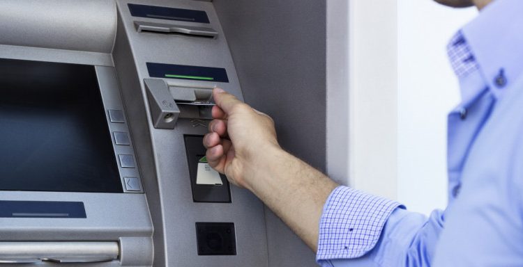 Επίδομα 534 ευρώ: Σήμερα πιστώνονται τα χρήματα σε 645.054 δικαιούχους