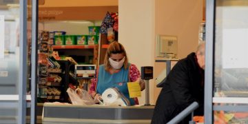 Ζητούν να εμβολιαστούν άμεσα οι εργαζόμενοι σε Σούπερ Μάρκετ και ΜΜΜ