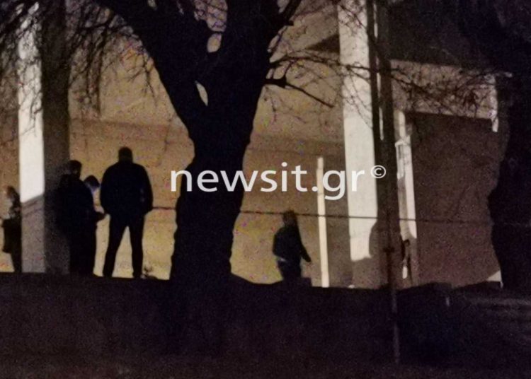 Ηλεία: Κρεμάστηκε με γραβάτα στα κάγκελα του Ωδείου Αθηνών – Τι έδειξαν οι επαφές στο κινητό του τηλέφωνο