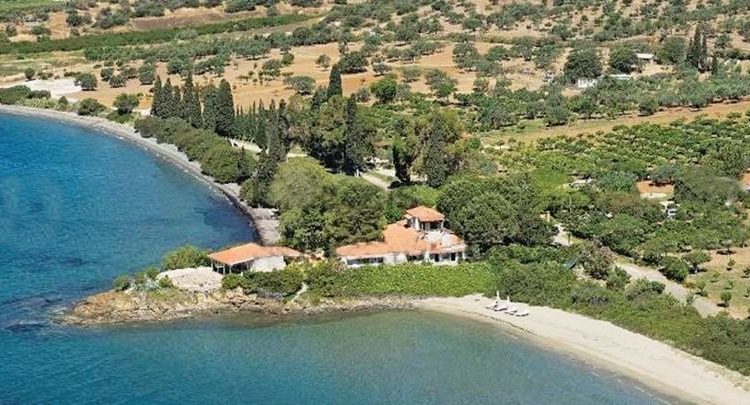 Πωλείται ο επίγειος παράδεισος του Δημήτρη Κοντομηνά