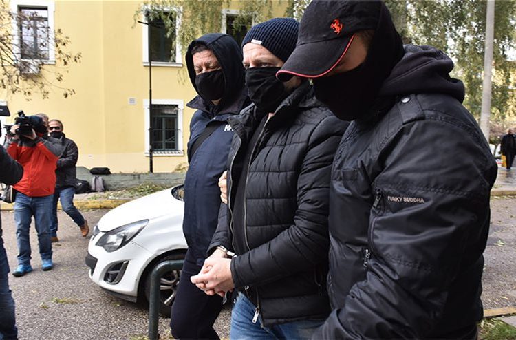 Με χειροπέδες στην Ευελπίδων ο Λιγνάδης