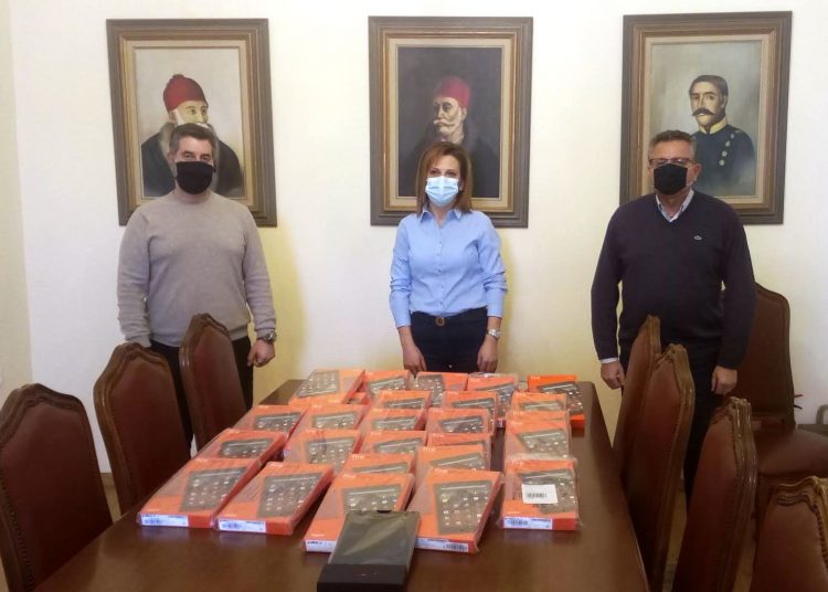 Δωρεά 30 tablets στη μαθητική κοινότητα του Δήμου Πηνειού