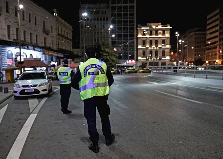 Κορωνο…πάρτι παραβάσεων σε όλη την Ελλάδα: Πρόστιμα σε οίκους ανοχής, καφετέριες, ιερείς και ιδιοκτήτες σπιτιών