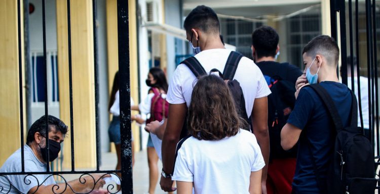 Πανελλαδικές 2021: Μειωμένη ύλη, πιθανή επέκταση του σχολικού έτους και μείωση πασχαλινών διακοπών