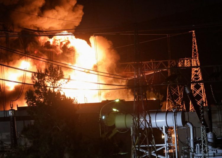 Μπλακ άουτ – έκρηξη σε υποσταθμό του ΑΔΜΗΕ: Διακοπές ρεύματος σε Πελοπόννησο και Αττική