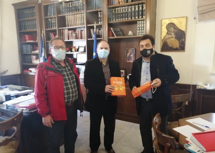 Προσφορά τάμπλετ μεγάλου Ομίλου στον Δήμο Πύργου για το δημόσιο ΙΕΚ