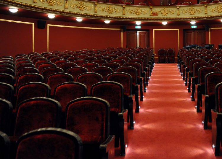 Νέες καταγγελίες για τουλάχιστον τέσσερις σκηνοθέτες για παρενόχληση