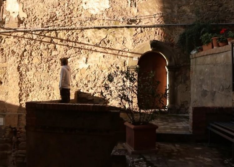 Ιταλία: Πόλη πουλάει σπίτια με… 1 ευρώ και δίνει 25.000 ευρώ για την ανακαίνισή τους