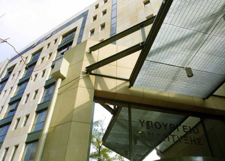 Παράταση για τρεις δράσεις του ΕΠΑνΕΚ