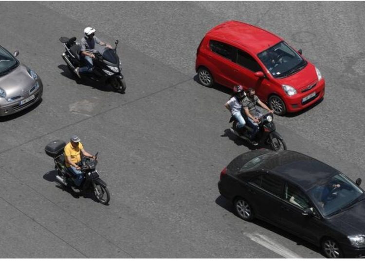 Και επίσημα η οδήγηση δίκυκλου με δίπλωμα αυτοκινήτου – Τι αλλάζει