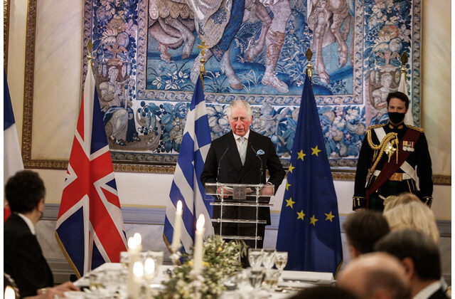 Η συγκινητική αντιφώνηση του πρίγκιπα Κάρολου στα ελληνικά: «Χαίρε, ω χαίρε ελευθεριά! Ζήτω η Ελλάς!»