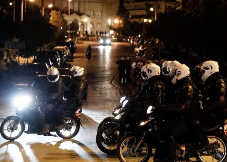 Εκπρόσωπος Ομοσπονδίας Αστυνομικών: «Για τρεις γκλοπιές στη Νέα Σμύρνη απολογούμαστε στο απλυταριό»