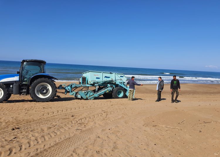 Δήμος Ζαχάρως: Καθαρίζει τις παραλίες ενόψει καλοκαιρού