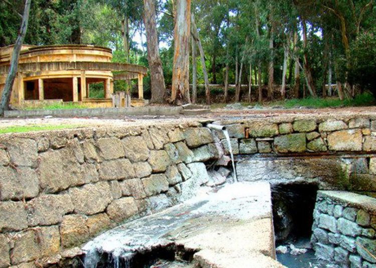 Καθαρισμός του περιβάλλοντα χώρου των Ιαματικών Λουτρών Κυλλήνης