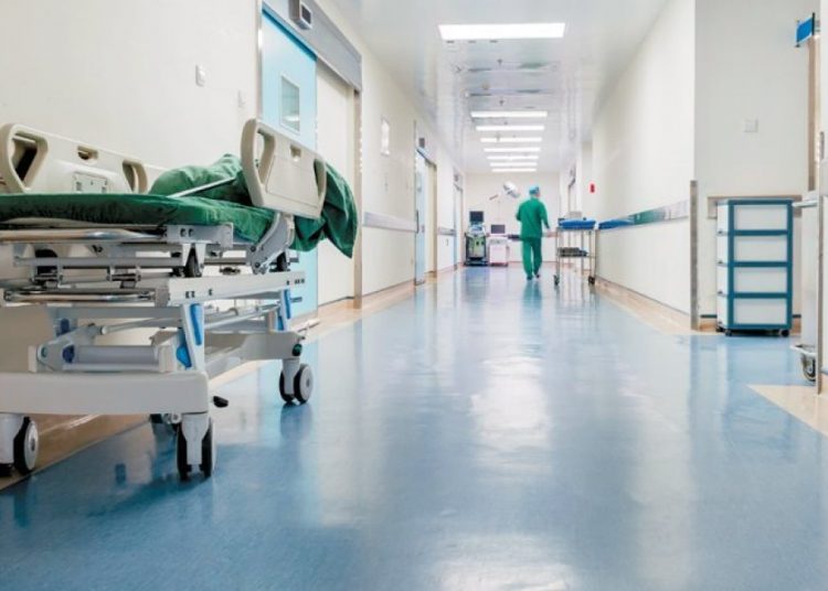 Σοκ στην Κόρινθο: 35χρονος έκοψε το μόριό του και “βούτηξε” στο κενό από το νοσοκομείο