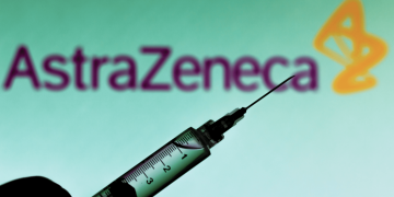 Αξιωματούχος ΕΜΑ: Το εμβόλιο της AstraZeneca συνδέεται με θρομβώσεις