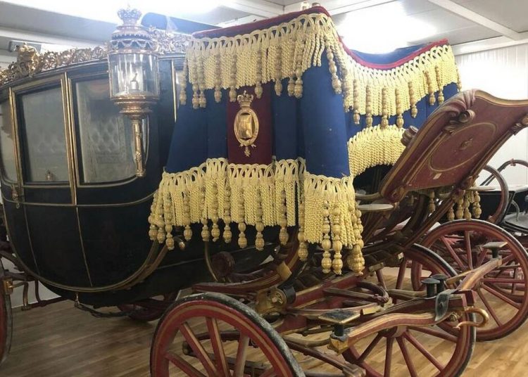 Αποκαθίστανται οι ιστορικές άμαξες του πρώην βασιλικού κτήματος Τατοϊου