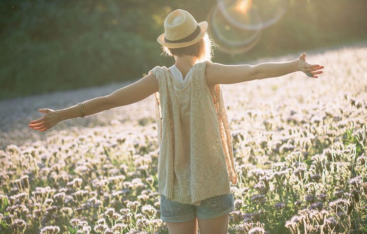 Tips για να αλλάξει η διάθεσή σου: Ξύπνα, Βάλε μουσική, κοίτα τον ήλιο, πιες καφέ