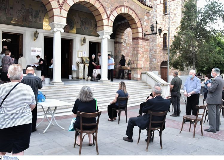 Πάσχα με ανοιχτές εκκλησίες: Τι ώρα θα γίνουν οι Ακολουθίες της Μ. Εβδομάδας και η Ανάσταση