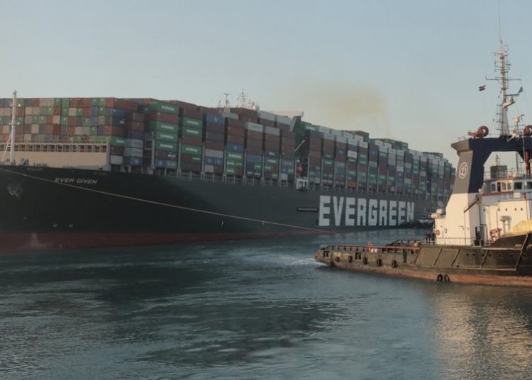 Ever Given: Η Αίγυπτος ζητά αποζημίωση πάνω από $900 εκατ. και κρατά το πλοίο δεμένο