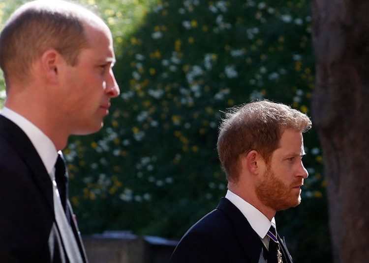 Κηδεία πρίγκιπα Φιλίππου: Η στιγμή που ο Χάρι και ο Γουίλιαμ μιλούν μετά την τελετή – Ένδειξη συμφιλίωσης;