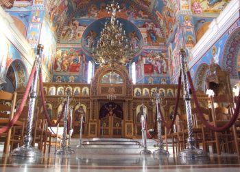 Πώς θα λειτουργήσουν οι εκκλησίες το Πάσχα – Τι θα γίνει με το Άγιο Φως