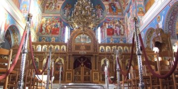 Πώς θα λειτουργήσουν οι εκκλησίες το Πάσχα – Τι θα γίνει με το Άγιο Φως