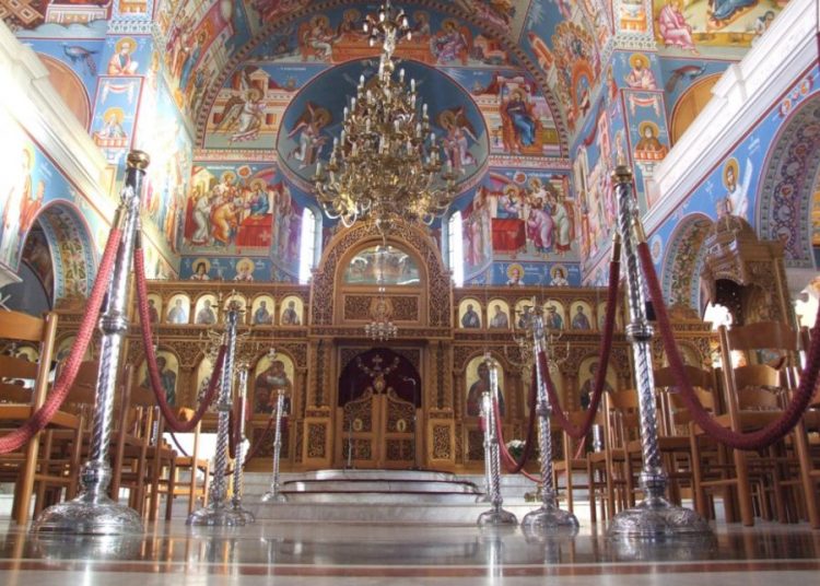 Πώς θα λειτουργήσουν οι εκκλησίες το Πάσχα – Τι θα γίνει με το Άγιο Φως