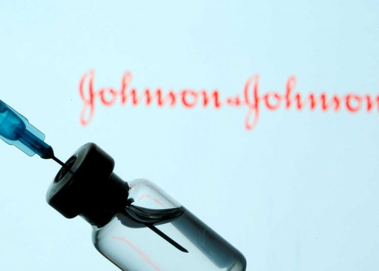 Εμβόλιο Johnson & Johnson: FDA και CDC ζητούν την διακοπή των εμβολιασμών στις ΗΠΑ λόγω θρομβώσεων.