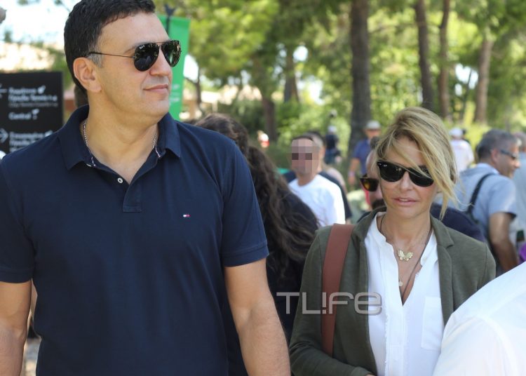 Τζένη Μπαλατσινού – Βασίλης Κικίλιας: Με τον τεσσάρων μηνών γιο τους στο κέντρο της Αθήνας