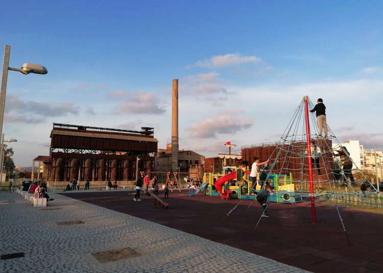 Δ. Πύργου – Γ. Αργυρόπουλος: “Το Πάρκο Ξυστρή είναι ένα στοίχημα που κερδίζουμε!” – Η ανάδειξη της εμβληματικής καμινάδας και η «απελευθέρωση» των αποκλεισμένων χώρων