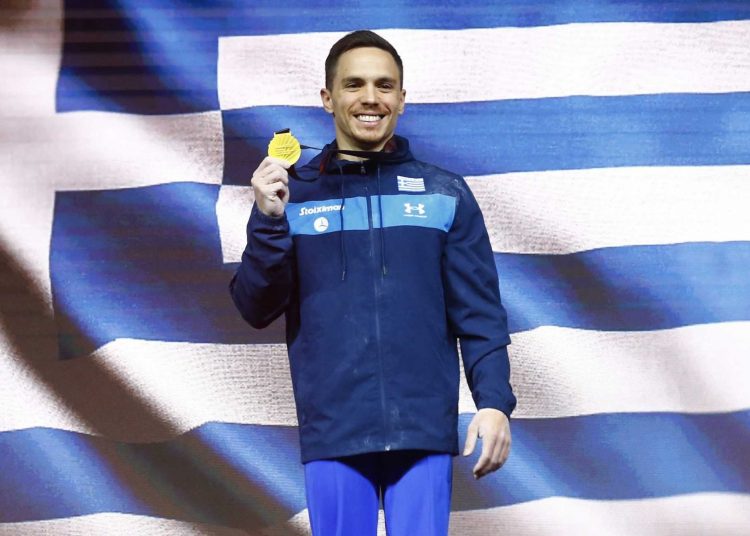 Πετρούνιας: Η απονομή και ο εθνικός ύμνος για τον «χρυσό» πρωταθλητή