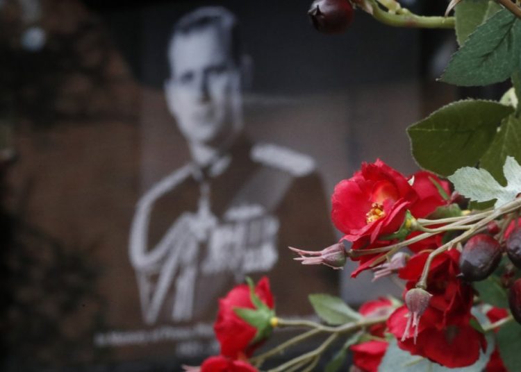 Πρίγκιπας Φίλιππος: Το «αντίο» της Ελισάβετ – 99 φορές ήχησαν οι καμπάνες στο Ουεστμίνστερ