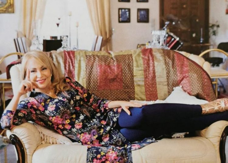 Τέτα Καμπουρέλη: Αυτές είναι οι περιβόητες φωτογραφίες από την πολυτελή μεζονέτα της