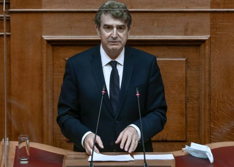 Χρυσοχοϊδης για Φουρθιώτη: Αναλαμβάνω την πολιτική ευθύνη