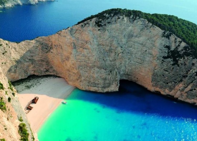 Δικαστικός «πόλεμος» για την ιδιοκτησία του «Ναυαγίου», του μαφιόζικου πλοίου που έχει γίνει διεθνές αξιοθέατο