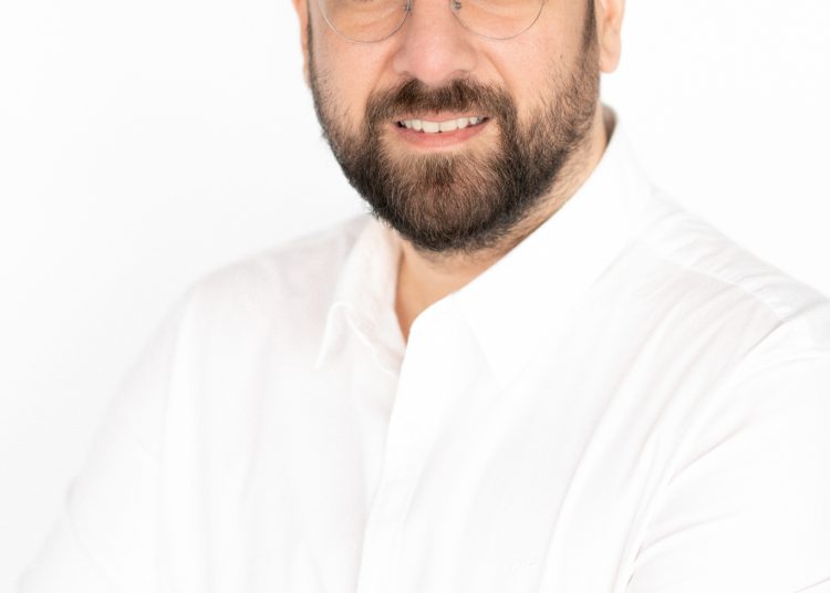 Νεκτάριος Φαρμάκης: Το Αναστάσιμο Φως να μας οδηγήσει όλους στην οριστική απελευθέρωση από τα «δεσμά» της πανδημίας