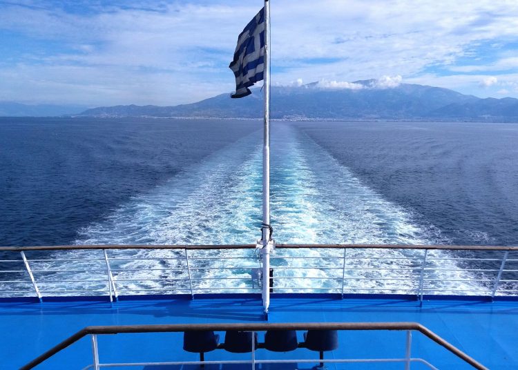 Διακομιδή εγκύου με κορονοϊό από τη Ζάκυνθο με το πλοίο