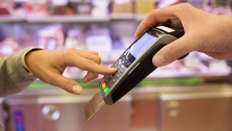 Ποιοι απαλλάσσονται από το “φόρο πέναλτι” για τις e-αποδείξεις – Ποιοι θα πληρώσουν μειωμένο πρόστιμο