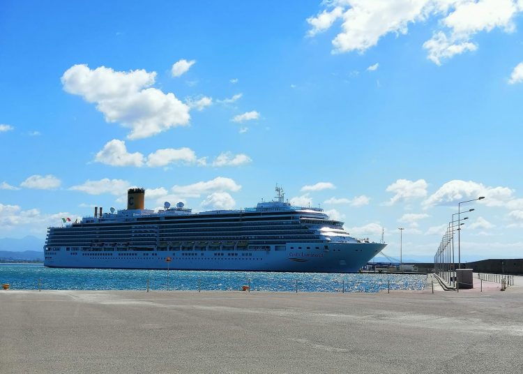 Κατάκολο: Έδεσε το πρώτο κρουαζιερόπλοιο- Με κλειστά μαγαζιά ξεκίνησε η σεζόν (φωτο)