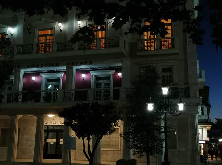 Πρόταση βόλτας: Πλατεία Πύργου το βράδυ