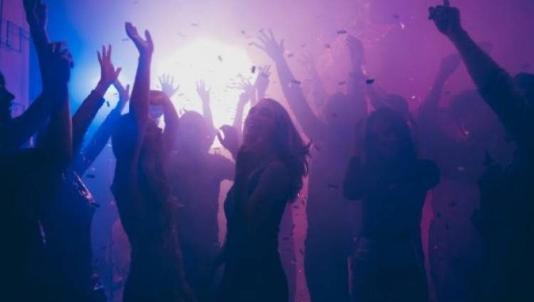 Πύργος: “Καμπάνα” 4.000 ευρώ για μουσική σε κατάστημα – Δεκάδες πελάτες διασκέδαζαν μέσα